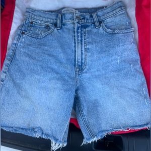 Abercrombie high rise short - NWT